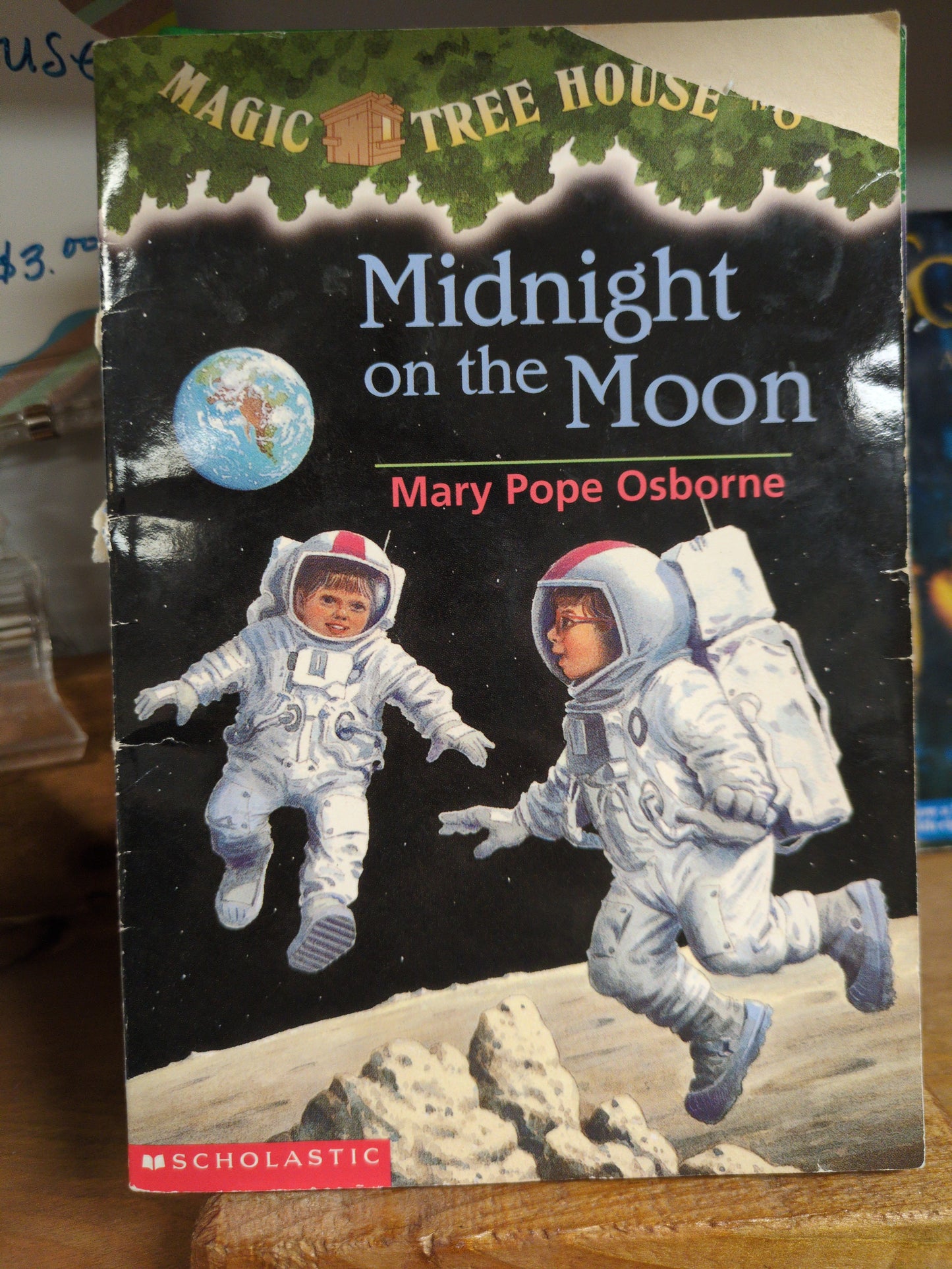 Midnight on the Moon (Magic Tree House, No. 8)