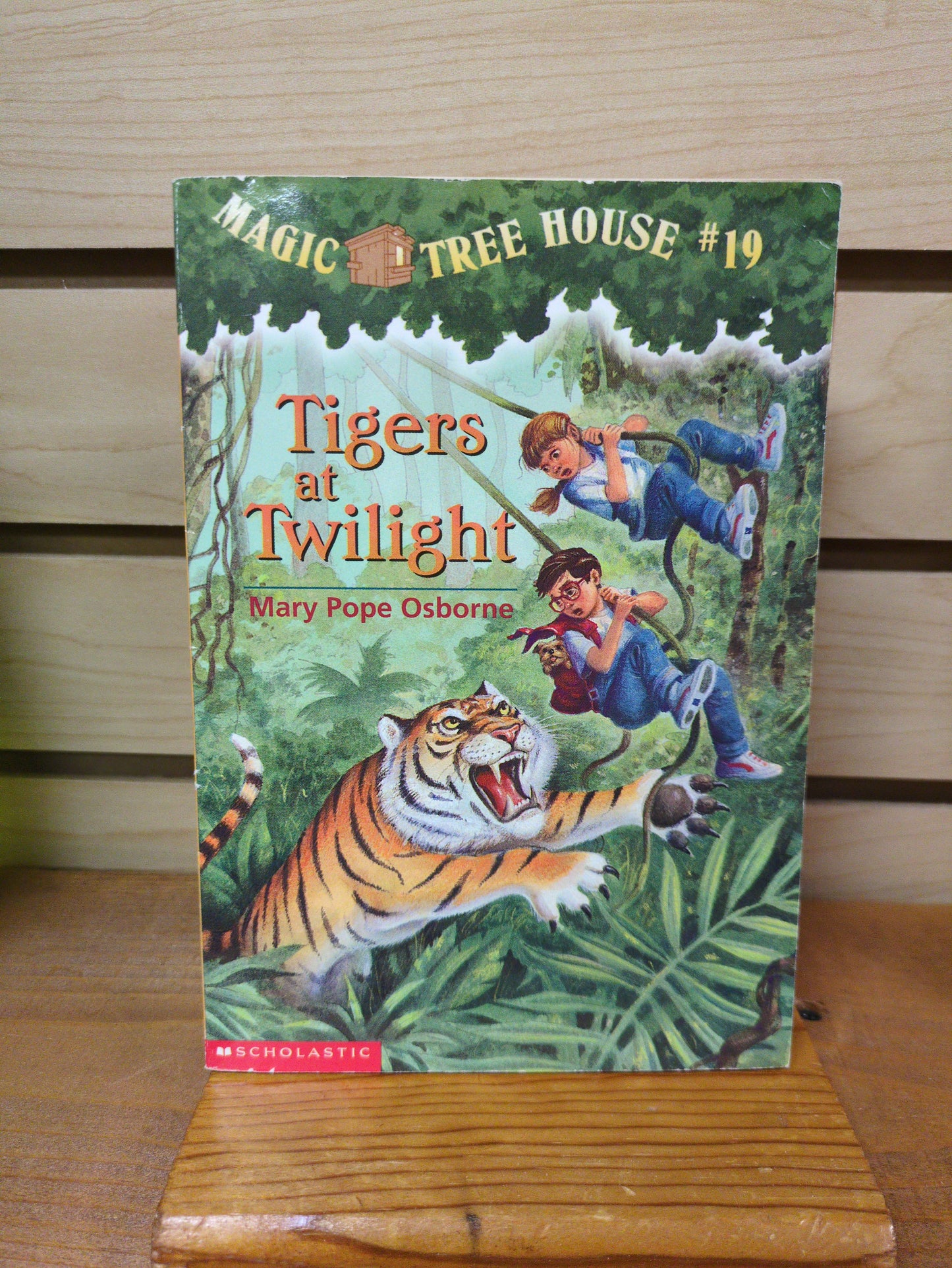 Tigers at Twilight (Magic Tree House, No. 19)