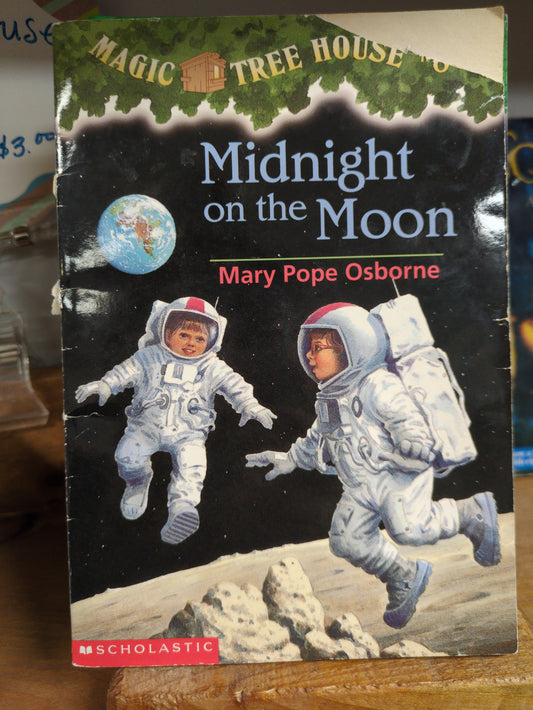 Midnight on the Moon (Magic Tree House, No. 8)